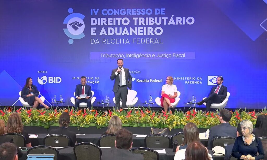 Durigan defende Receita como plataforma de inteligência do Estado