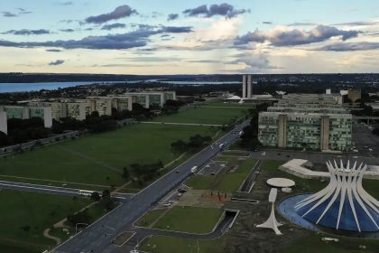 Economia: Lula e Flávio divergem sobre ajuste fiscal e papel do Estado