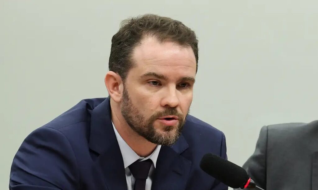 Governo buscará cumprir meta fiscal com diálogo, diz Durigan