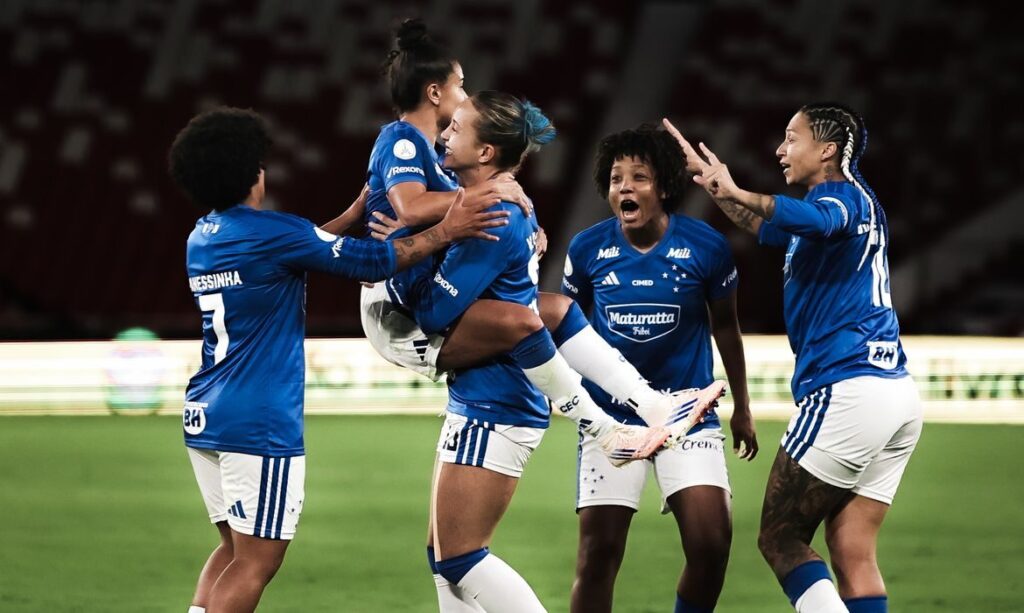 Libertadores Feminina: Cruzeiro resiste à altitude e vence na estreia
