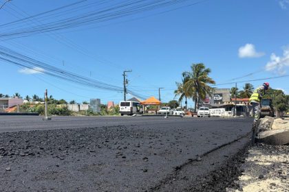 Obra na Rodovia dos Náufragos avança e recebe primeira camada asfáltica
